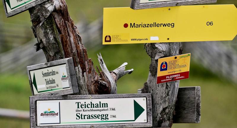 Signpost at the Stoakoglhütte